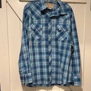 Wrangler Men's Blue Plaid Button-Down Shirt